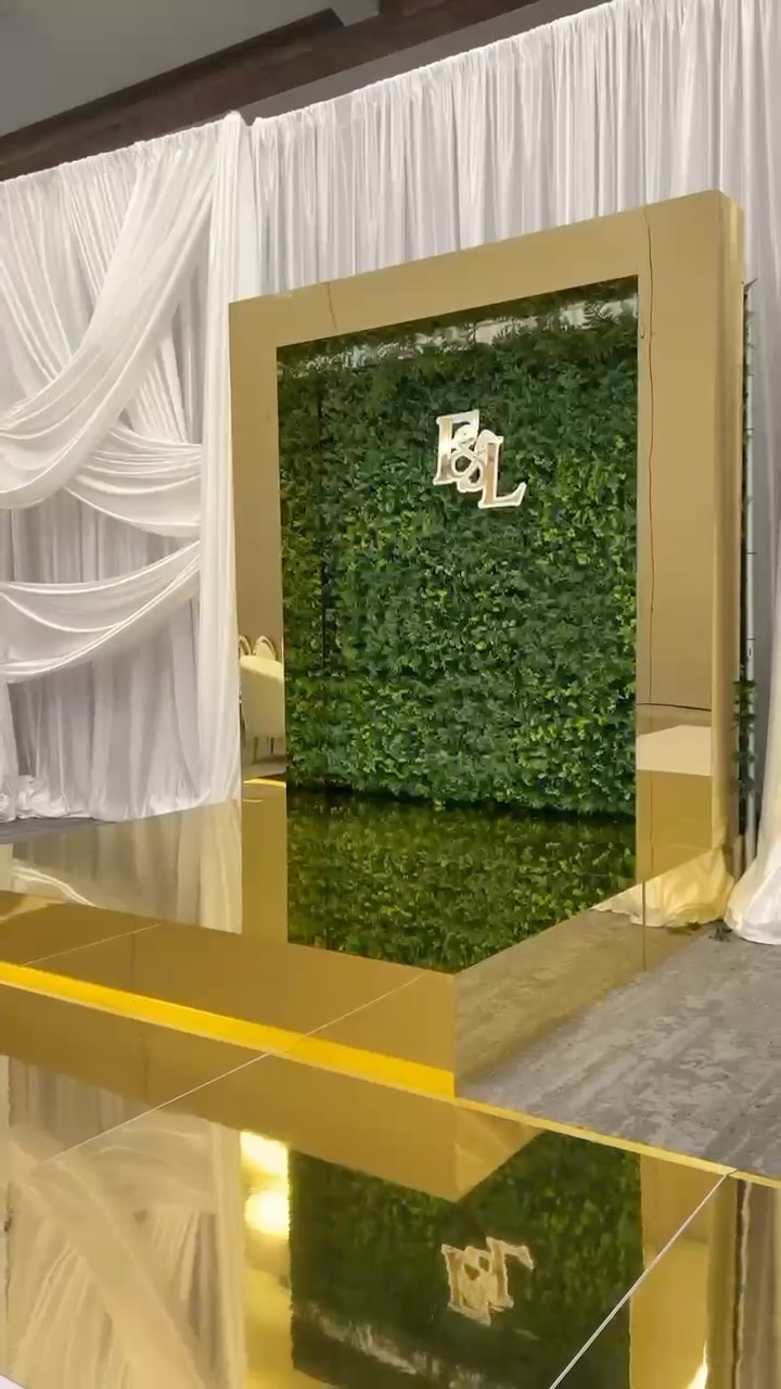 Loving this gold & white wedding ceremony setup by planner & designer @asils.occasions. All chairs, sofas, gold stage & gold mirror column by @luvdecorrentals #partyrentalsatlanta #luxurywedding #luxurychairrentals #eventrentalsatlanta #georgiaeventrentals #sofarental #loungerentals