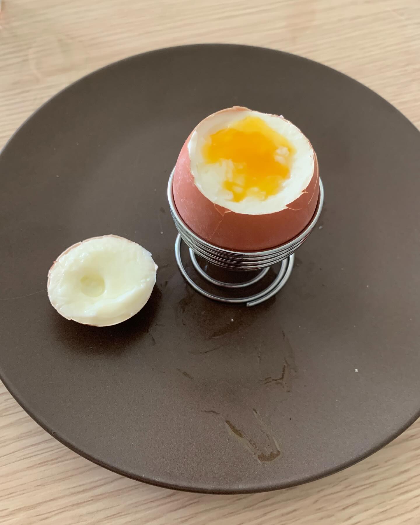 #SansFiltre ... J'en ai eu marre des oeufs au plat... Alors maintenant c'est oeuf à la coque pour mon petit déjeuner 😊😊 !! On sent encore mieux le goût du jaune... C'est vraiment un de mes péchés mignons 🎁🎁.
.
.
#BonAppetit !
.
.
+ de 170 recettes et astuces sur
www.delicieuxsanssucre.com
Ou lien cliquable dans ma bio @delicieuxsanssucre
.
Créez VOTRE MODE D'ALIMENTATION sur mesure 🎁🎁 avec le programme TAPAS :
Un programme de folaï pour vous guider vers une alimentation saine, gourmande et durable en 8 modules ultra-pratiques !
.
.
#Transformezvotrealimentation
#MangerMieux #MieuxManger #Alimentation #AlimentationSaine #Flexitarien #FaitMaison #DansMonAssiette #MangerSain #MangerSainement #cestropbon #EquilibreAlimentaire #ReequilibrageAlimentaire #DelicieuxSansSucre #IgBas #IndexGlycemiqueBas #RegimeIgBas #miam #miamMiam #VraimentSain #SansGluten #gourmand #bio