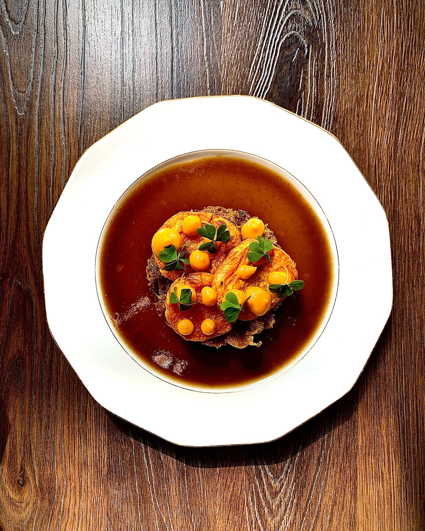 Effiloché de canard, patate douce façon hachis Parmentier, condiment gingembre, oxalis, jus de volaille
#lyon #lyon3 #restaurant #food #foodporn #foodphotography #bistro