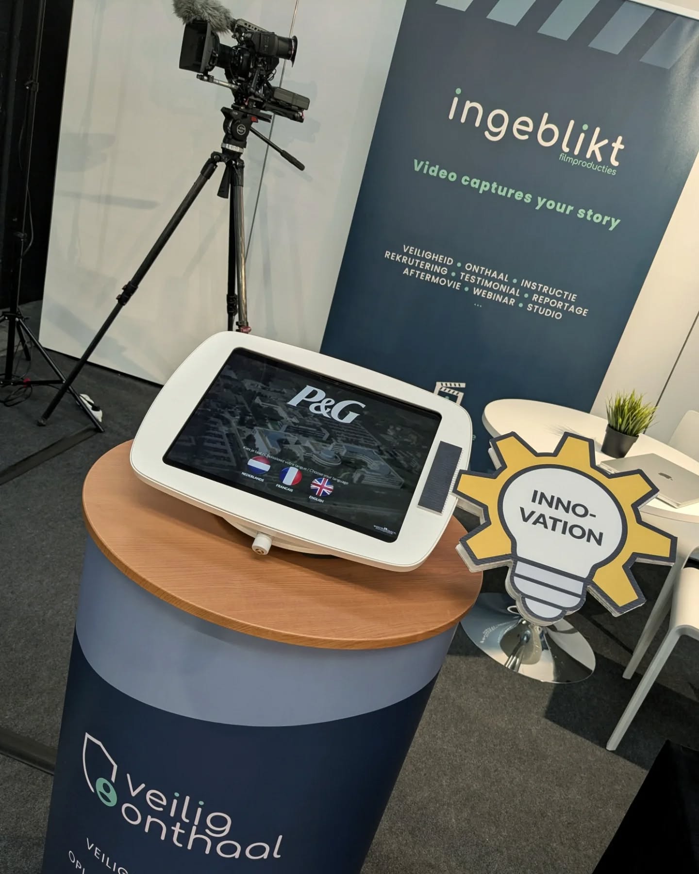 Dit was dag 1 op Worksafe Antwerpen
Onze eerste beursdag op Worksafe Antwerpen zit erop! Je kan ook morgen nog langskomen bij stand 4113. Maak kennis met ons en ontdek meer over onze veiligheidsfilms, opleidingsapplicatie en bezoekersregistratie.
Zien we jou morgen?
👉 Locatie: Antwerp Expo, hal 4, stand 4113
👉 Registreer je gratis: https://bit.ly/3QzCJVn
#veiligonthaal #ingeblikt #WorksafeFlanders #Worksafe2025 #WSF25 #veiligheid #preventie