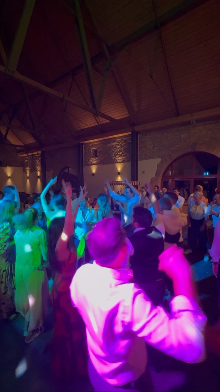 Es ist einfach crazy, was für ne Energie ihr jedes Mal raushaut. Genau das pusht uns, jede Show noch besser zu machen! ⚡️🎷
It’s just crazy how much energy you bring every time. That’s what drives us to make every show even better! ⚡️🎷
#Saxotic #CrowdEnergy #FeelTheBeat #LiveDJ #MusicVibes #NextLevel