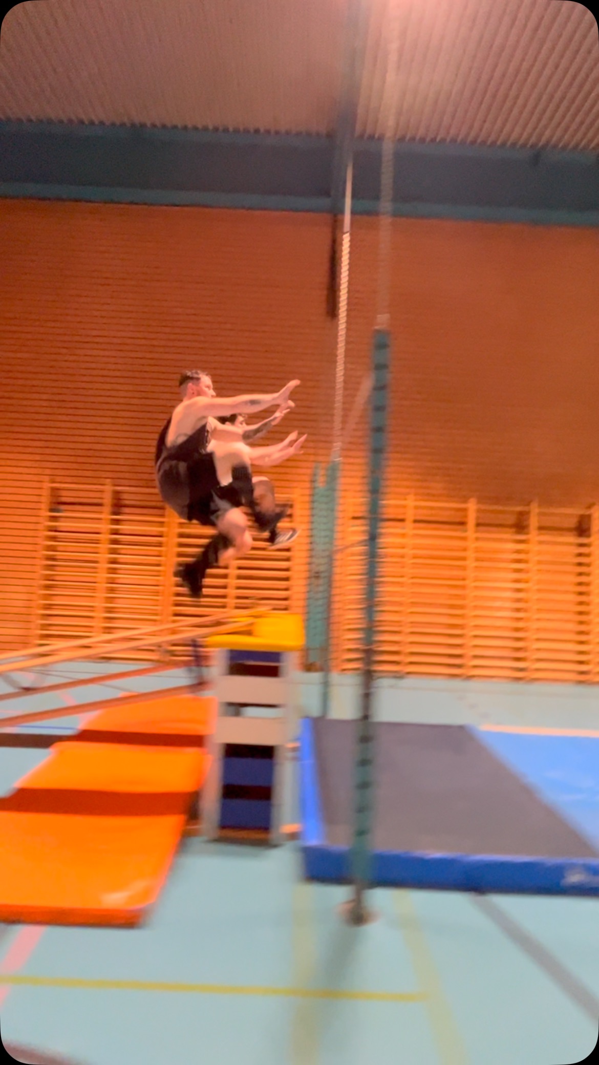 Parkour speed run test #parkour #speedrun #parkourrace #sportrace #scuolaparkour #kevindelco #artofmotion
white t-shirt @nathan.sarina
Black t-shirt @kevin_delco