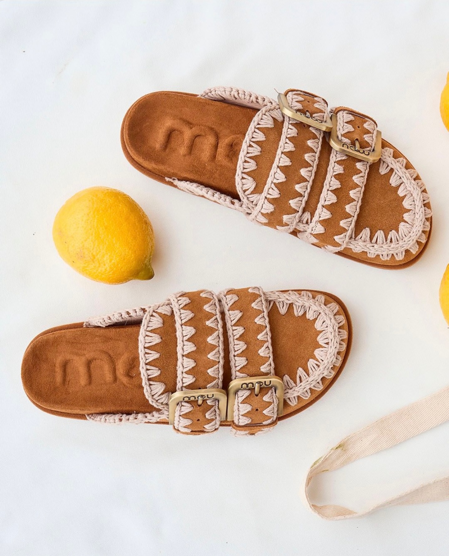 Effortless style for perfect spring-summer days. Light, chic, and always in step ✨🤍 #moufootwear #shoes #shoesaddict