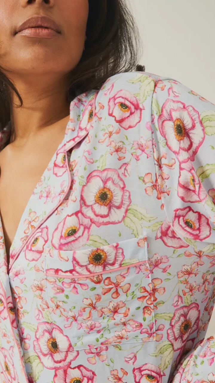 From paper to fabric 🖌️🎨
new @stripeandstare poppy print just launched! Run don’t walk
#printdesign #fashion #watercolor #reel #artists