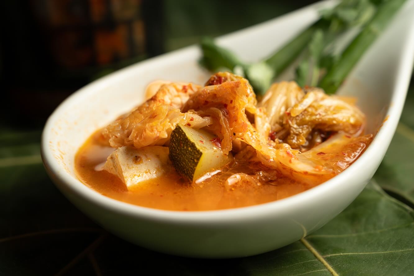 #foodphotography for @cookinghawaiianstyle is challenging while on set. The hardest part is finding a spot where the natural light isn’t overwhelming my 2 flash setup & easily rotate the lights to get a different angle for the background. This way I can photograph each dish without having the images looking the same and giving every image a unique look.
Mastery is a journey, not a destination.
Learn, grow...repeat!
#fujifilm_xseries #foodphotographer #cookinghawaiianstyle #resturant