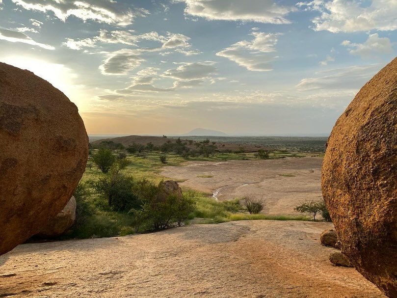 Erongo after the rain—pure magic! 🌿✨ Green landscapes and fresh earth make Namibia shine. Nature at its best! #Namibia #Erongo #RainySeason #gazzellatours
