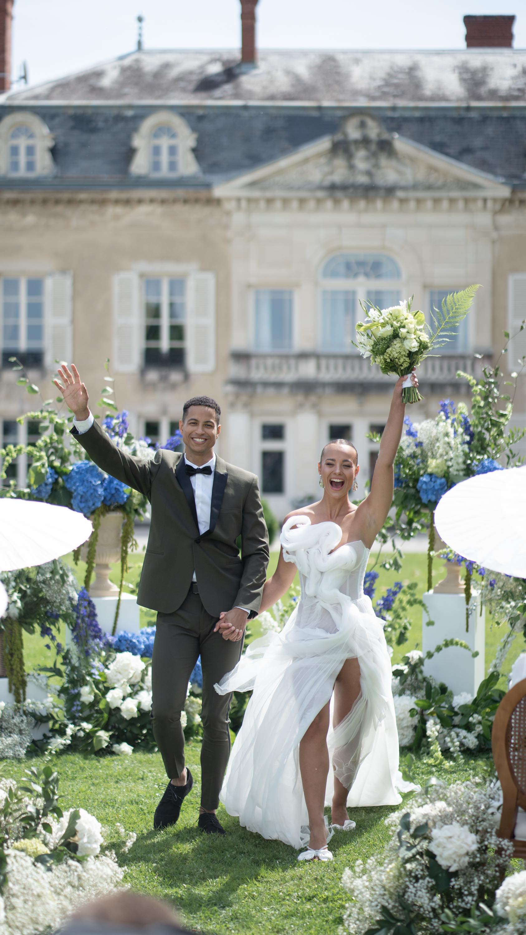 Locationkosten in Frankreich und Italien!
Was kosten eigentlich bekannte Locations in Italien und Frankreich????
Das haben wir für euch geprüft!
Genannt werden die AB Preise aus folgendem Grund:
Bitte beachtet, um den genauen Preis zu ermitteln braucht ihr die ungefähre Gästeanzahl, den Monat in dem ihr heiraten möchtet und die Frage, welche Art von Fest und Catering möchtet ihr ?
Möchtet ihr komplett Outdoor feiern?
Möchtet ihr ein Menü, Buffet oder auch Live Cooking?
Möchtet ihr als Braut einen langen Gang als Einzug oder reicht eine kleine Terrasse?
Möchtet ihr das Wasser sehen oder doch lieber das Feld und die Berge?
Möchtet ihr in der Location übernachten können? Wie viele Personen sollen zusätzlich übernachten können?
Möchtet ihr eine Dienstleisterbindung oder frei entscheiden dürfen?
Etc…..
Zudem hat jede Locations andere Pakete. In der einen sind bereits Möbel inkludiert, in der anderen Schlafplätze. Es ist wichtig zu erkennen, wo die Gesamtkosten einer Hochzeit in der gewählten Location liegen.
Ihr seht, der Preis ist von vielen Faktoren abhängig und um hier erst keine Frustration aufkommen zu lassen, unterstützen wir euch direkt von Anfang an und gehen systematisch an die Suche ran.
Wir freuen uns auf euch und Eure Planung .🥂
#hochzeitsplanung #destinationweddingplanner #france🇫🇷 #weddingplanner #location #venue #locationscouting