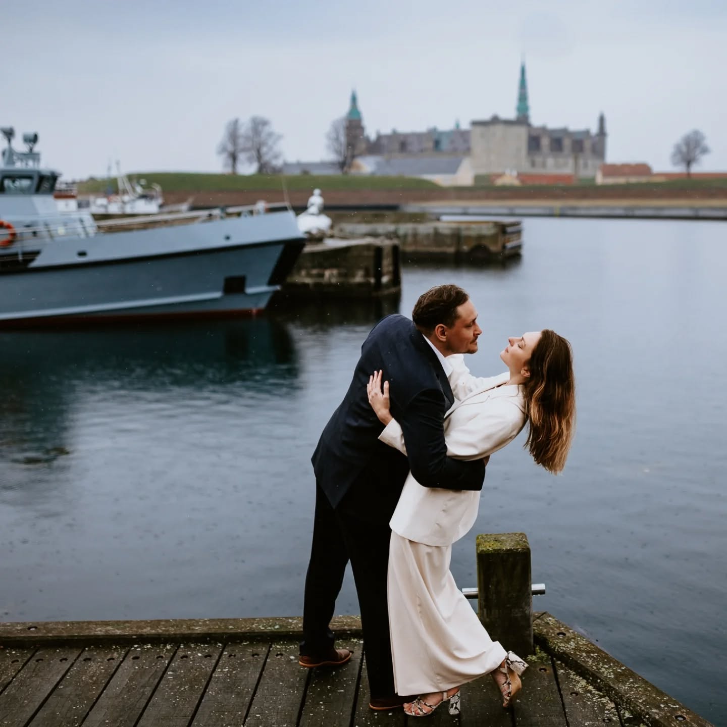 ♥️ LOVE THAT FEELS LIKE A FAIRYTALE ♥️
🏰 Eva & Aleksei, wrapped in each other’s arms, with the legendary Kronborg Castle watching over their love story. Helsingør, a place of timeless romance, Shakespearean whispers, and sea-kissed dreams, was the perfect backdrop for this magical moment.
🌊The soft drizzle, the quiet waves, and the way they look at each other—this is what true love looks like. 🥂💍
📸Capturing these fleeting seconds, where emotions speak louder than words, is why I do what I do. Moments like this deserve to be remembered forever 🥰
📍 Helsingør, Denmark
💒 Wedding planner: @gettingmarriedindenmark
▪︎
▪︎
▪︎
▪︎
#beinlens #helsingørweddings #kronborgcastle #denmarkelopement #copenhagenwedding #helsingørlovestory #weddingphotographydenmark #copenhagenphotographer #helsingørphotographer #elopementdenmark #danishwedding #denmarkvideographer #elopeindenmark #elopementphotographercopenhagen #danskebryllupsfotografer #bryllupsfotografsjælland #gettingmarriedindenmark