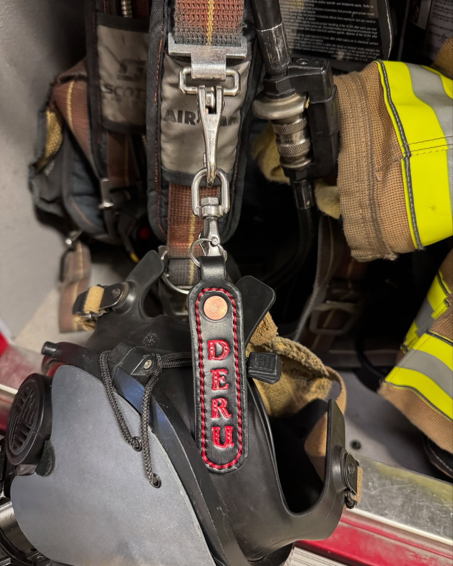Did you know that we do more than hats??
These custom SCBA quick releases would make a perfect gift for the firefighter in your life.
#customleatherwork #scbaquickrelease #firefightergear #utahsmallbusiness #firefightergifts #customgifts