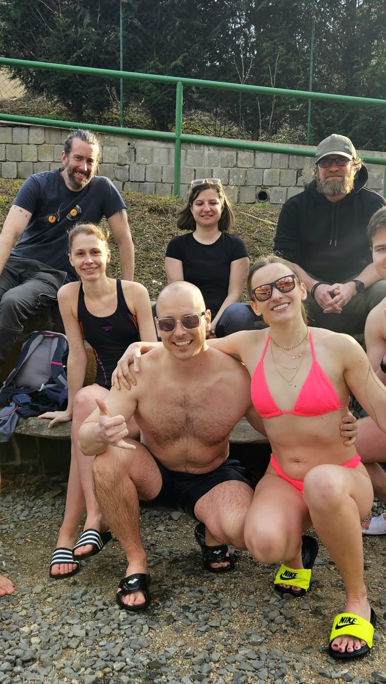 Welcoming spring and saying good bye to winter and cold plunges🥶
10km hike in the nature finished with refreshing cold plunge in Biotop Lysolaje and steak 🥩