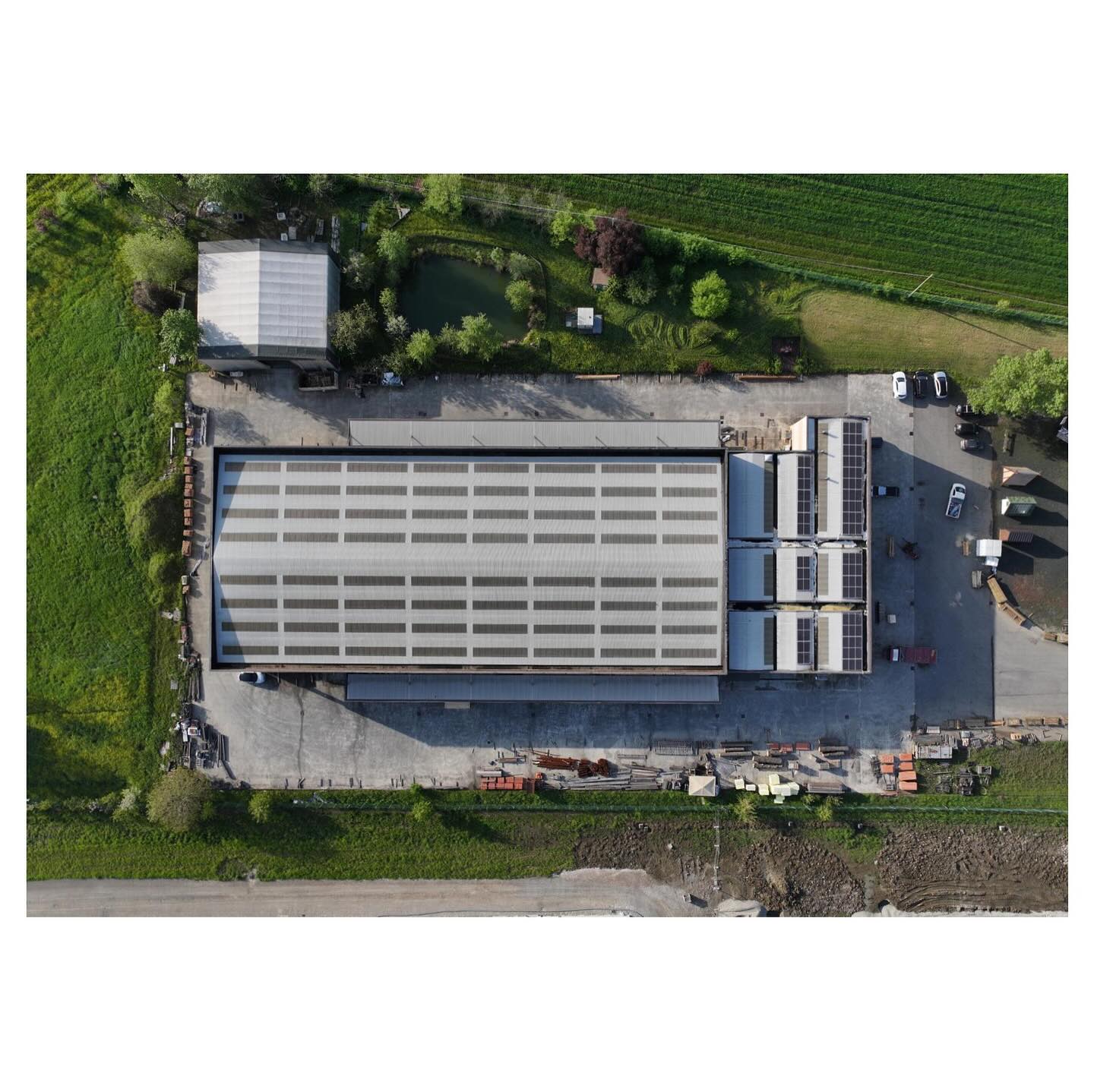 <L’azienda>
•
La Sandrini Legnami è stata fondata nel 1945 dalla famiglia Sandrini e opera nel settore del legno da quattro generazioni.
Nata come segheria e commercio legnami, propone oggi un servizio completo di progettazione, fornitura e posa in opera di case e tetti in legno.
•
Questa nuova attività si affianca a quella tradizionale di commercio legnami nazionali ed esteri per falegnameria ed edilizia, di compensati, perlinati e pavimenti in legno.
✅ Ecco perché la nostra azienda si presenta oggi nel mercato come sicuro punto di riferimento per chi desidera vestire di legno la propria casa!
•
Ci trovi a Traversetolo (PR) in via Parma n.58.
Se vuoi avere maggiori informazioni sui nostri servizi puoi visitare il sito www.sandrinilegnami.com o scriverci a info@sandrinilegnami.it
Ph. @le_foto_di_cisco