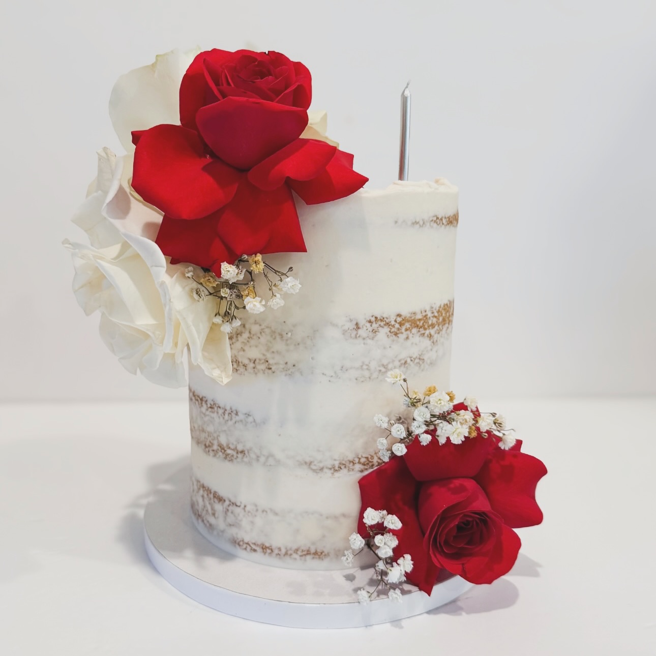 can I call you rose🌹
-
-
-
had a lot of fun creating this one! so simple, yet elegant ✨
thank you @chasitypritchett for allowing us to add a little sweetness to your special day!❤️
#janaeshouseofbread #vegancake #vegan #757 #757baker #cake #fyp #hamptonroads #bakery #suffolkva