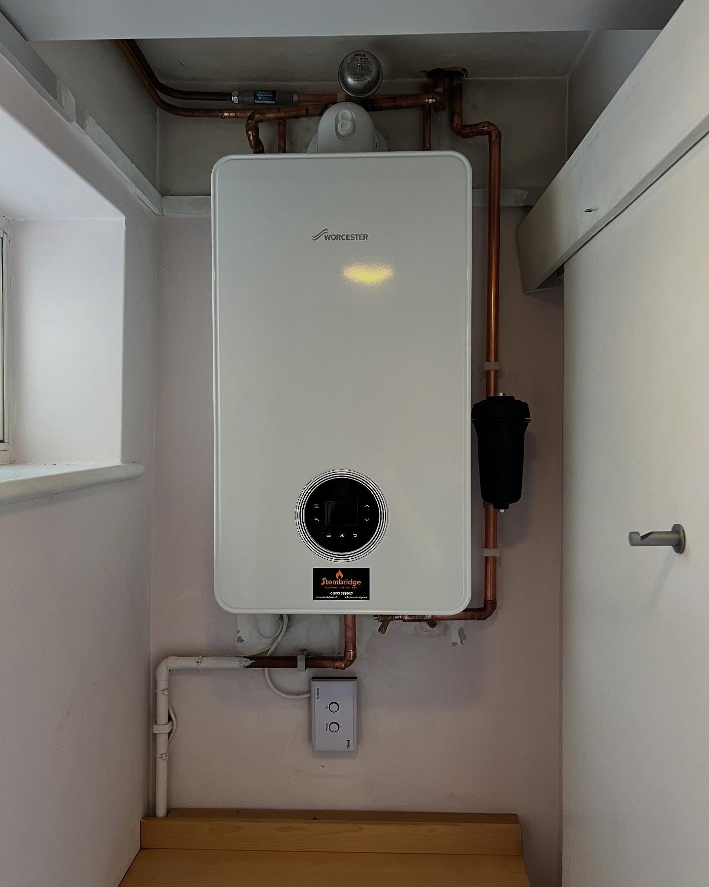 #newboiler fitted this week in #Chichester. Worcester Bosch Greenstar 4000 30kW complete with 10 year guarantee!