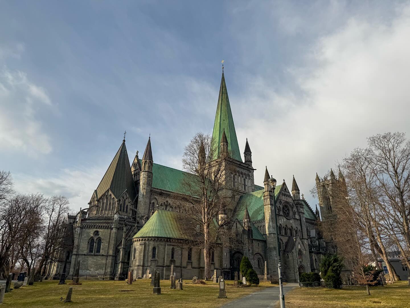 Nidaros Cathedral on a crisp morning in Trondheim. Built over the tomb of Saint Olaf, Norway’s patron saint, it has been a site of pilgrimage since the 11th century. Today, it remains the country’s most important Gothic monument. 🇳🇴#NidarosCathedral #Trondheim
