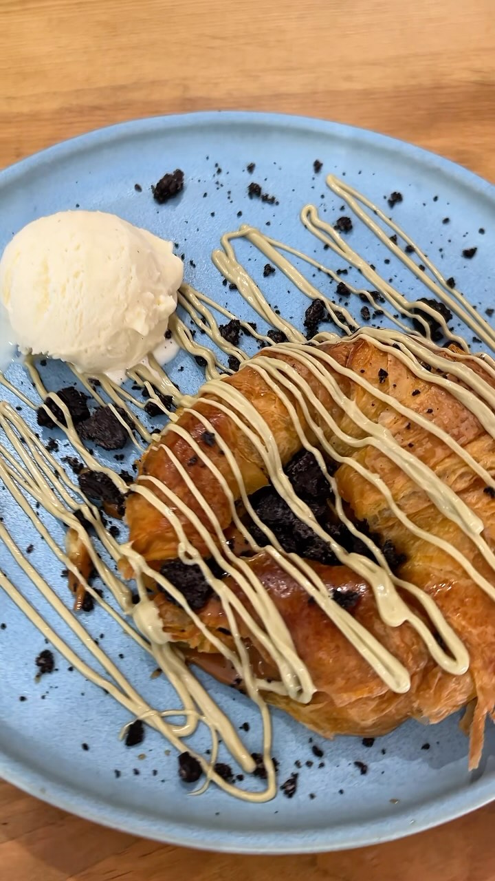 ¿Nos pusimos demasiado creativos? Sí, pero está sorprendentemente bueno.
¿Te lo pedirías?
📍 Plaza de la Iglesia, La Línea
📲 856 159 168
#copas #lalinea #merienda #cafeteria #campodegibraltar
