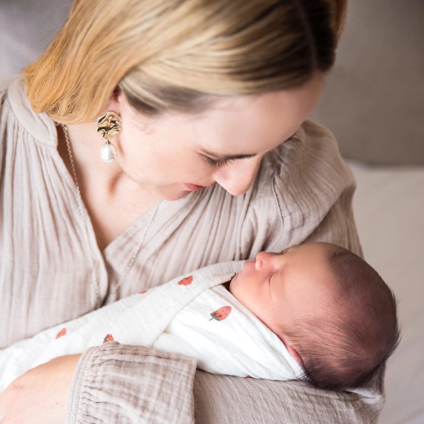 There’s nothing quite like the feeling of holding your baby for the first time. The love, the warmth, and the pure magic in that moment is something that never fades. Something we wish to burn in our memories 🌸 Every newborn session is a reminder of how precious and fleeting these early moments are. I’m honored to capture these memories for you, preserving this beautiful chapter for a lifetime. 💖
#NewbornPhotography #FirstMoments #CherishedMemories #CapeTownPhotography #Helderberg #SomersetWest #MomentsThatMatter #NewbornLove #FamilyPhotography #CapeTownPhotographer #NewbornPortraits #newbornphotographercapetown