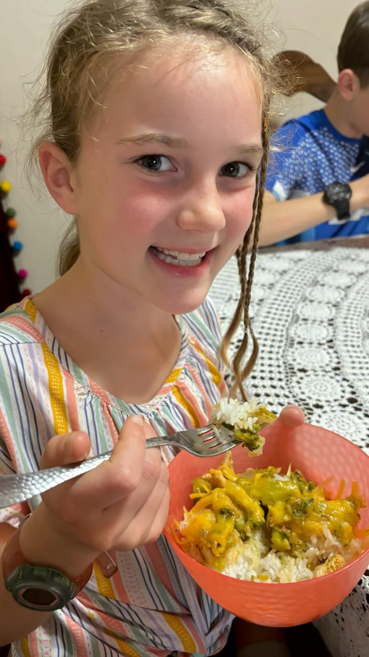 Chicken broccoli and rice for the win!! I know it may not be the norm but my kids beg for this meal. We use onion, garlic and some smoked paprika. Of course we top it with some cheese.
#simplemeals #healthyfamilymeals
#healthyfoodchoices #simpleingredients
