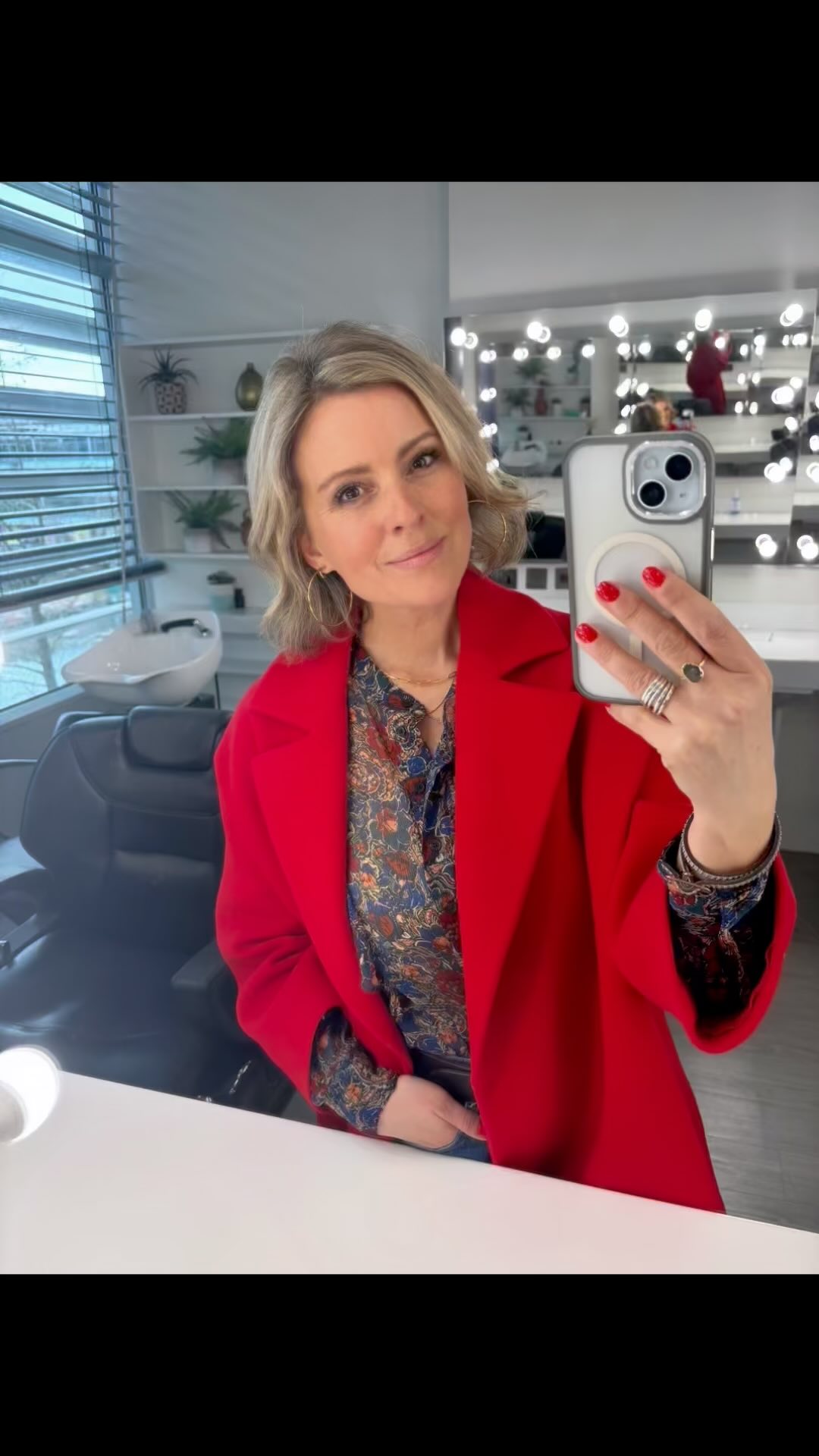 Great to be back @qvcuk today for an hour of @whitestuffuk with the fabulous @officialjackiekabler who’s always a giggle 😂
Anyone else loving the @whitestuffuk Ari blouse as much as me?! 🩷 Check out the stunning embroidery!
Lovely catch ups with @michaela_gatineau and @melissahardystyle thank you for doing my nails Melissa 💅🏻 🙏🏼
And my latest charity shop find is back on - nothing like a vibrant red coat to brighten your day! Perfect way to transition into spring with bold, bright, colourful outerwear!
#blouse #embroidery #bohofashion #nicetopandjeans #redcoat #charityshopfind #qvcuk #livetv #fashionstylist