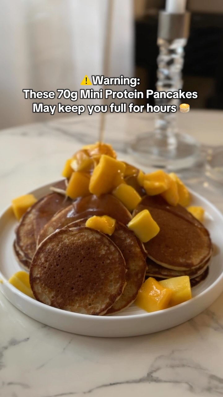 Your’e gonna wanna make these 4-ever from now on 🤭
Should come with a warningsign because these are the protein pancakes you never knew you needed 😎
I was full for half a day after eating these pancakes 😂😍
Repice:
- 1 banana
- 1/2 bottle Rokeby Protein Smoothie (Banana Honey Cinnamon flavour)
- 1 tbsp Cottage Cheese
- Vanilla protein powder
- 3 eggs
- Salt
- 1 cup oats
- Baking powder
Topping:
- Frozen Mango
- Sugarfree Maple Suryp
- Coconut flakes
🥞🥞🥞🥞🥞🥞🥞
C:59 F:24,8 P:70
#proteinpancakes #highproteinrecipe #proteinbananacake #proteinpancakesrecipe