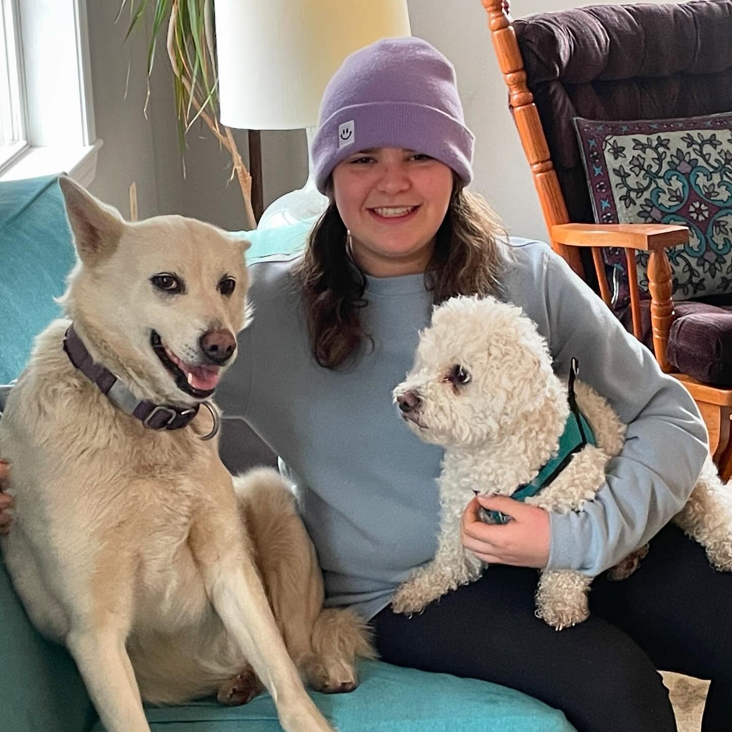 Violet & Cassie & Stanley🧡🤗 #sleddoglove #kidsanddogs #kidsndogsofinstagram #camper #hilltownsleddogs