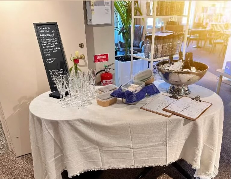 Kom förbi Träningsverket Danderyd i helgen!
Restaurang La Choupette bjuder på bubbel & Skagenröra.
Passa på och teckna 12 mån medlemskap och få ett par Hoka löparskor!
Frågesport, roliga utmaningar, kaffe, glass, smoothies och fina priser.
Välkomna!