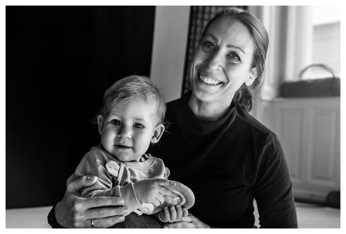 While I work on my new series… building trust in front of the camera is essential 🤗☝️⬆️👶 #photograph #blackamdwhitephotography #motherandson