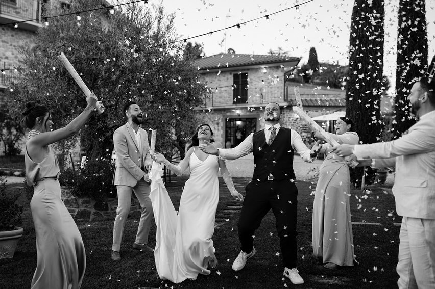 Dans deux mois, c’est la reprise, je suis tellement heureuse de bientôt vous retrouver. Vibrer, danser, pleurer avec vous. Que j’aime ces moments. Il me nourrissent au plus profond de moi. Hâte de partager tout cet amour avec vous. Je vais savourer plus que jamais j’ai l’impression.
Et toujours une petite pensée pour ce mariage, le premier de ma saison passée, et un séjour gravé dans mon cœur ♥️