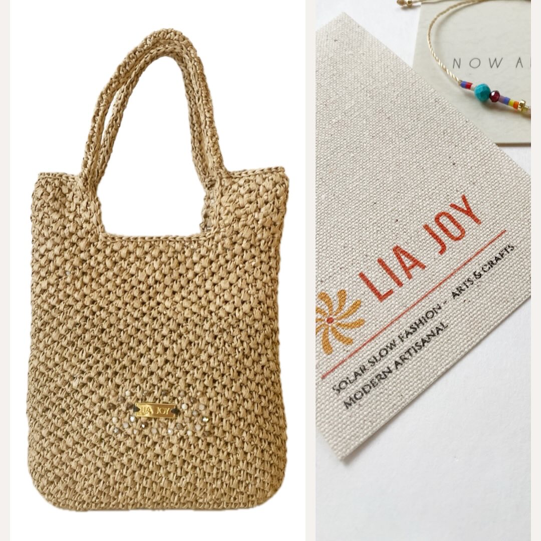 Upgrade your summer style with the small PLAYA tote bag ☀️
By LJ, born from the hands of course 😋
