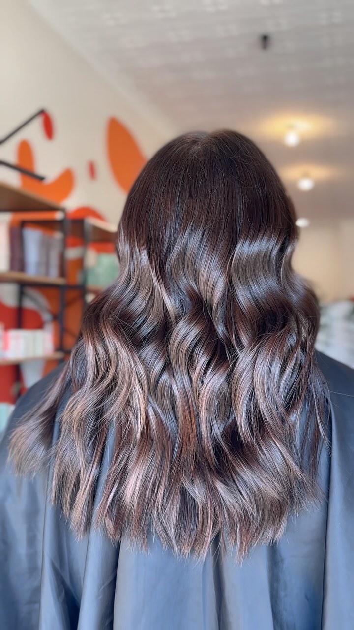When the brunette hits 😍😍😍
#PrestonSalon #MelbourneSalon #HairSalon #BeautySalon #PamperYourself #HairGoals #BeautyTreatments #SalonLife
#MelbourneBeauty #PrestonBeauty #HairStylist #BlondeGoals #SelfCare #TreatYourself #GlamSquad #HairCare #SkinCare #Wellness #SalonServices #BookNow #FeelBeautiful