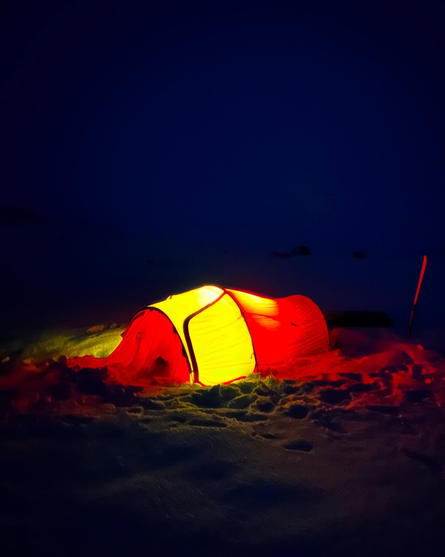 Sometimes camping in -27c isn’t so bad. My first nights out in Finse were chilly but beautiful.
🧊❄️🤩
#snowcamping #tent #adv #soloexpedition #cosy #nightime #fsgs #kidneytransplantrecipient