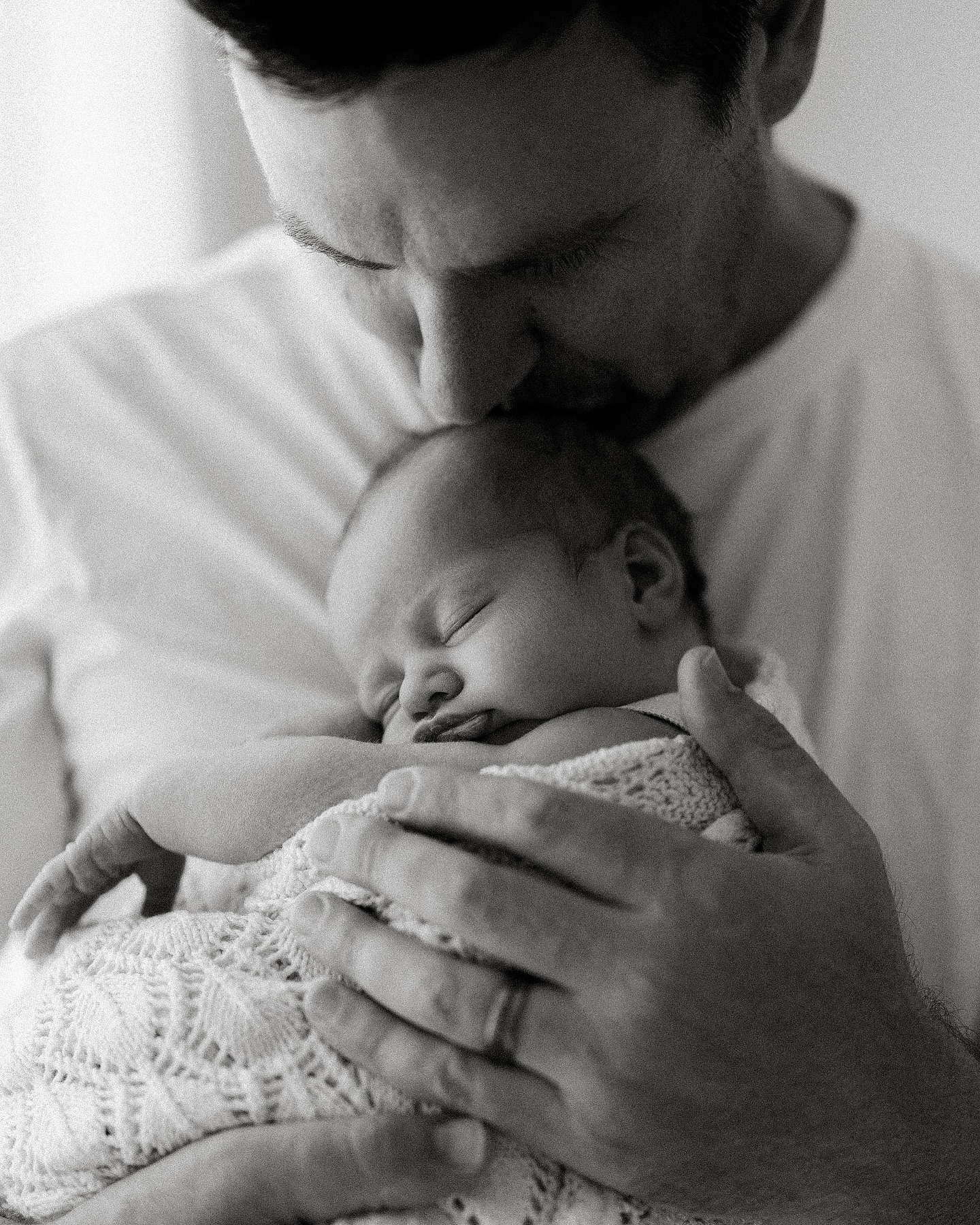In home session with this beautiful family ✨ I felt like I could have stayed and chatted with them all afternoon. I truly feel so grateful for the lovely clients I get to meet with this job - and being welcomed to capture such a precious time in their journey is such a privilege 💛