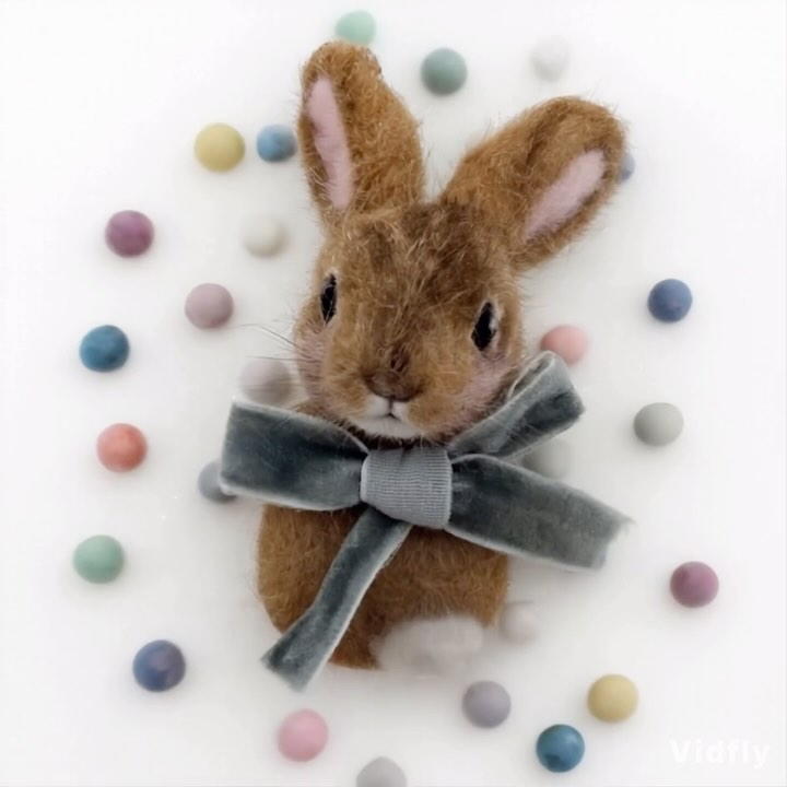 Easter is coming! We are just about to launch our big sale online and on @etsyuk so that you can make your own cute little bunny brooch to celebrate the season! They’re so fun and easy to make - which means they’re just right for beginners. Sadly though, they won’t actually come to life! #needlefelt #eastercraft #productanimation #adultcraftkit #needlefeltedbunny #berginandbath #etsyuk