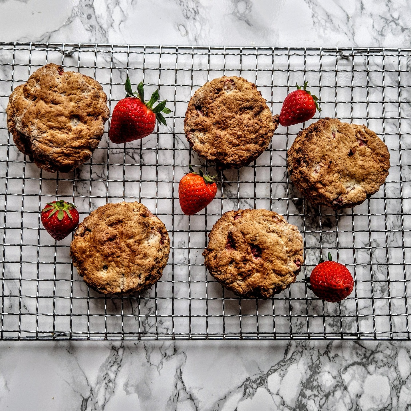 🍓 SPEEDY PLANT-BASED AIR FRYER STRAWBERRY SCONES 🍓
Fruity, fluffy, and lower in sugar – these scones are baked in the air fryer and ready in minutes! Perfect for a quick bake or to freeze for later 🙌
Makes: 5 scones
Prep time: 5 mins | Air fryer time: 12 mins
Ingredients:
🥄 115g (4oz) self-raising wholemeal flour
🥄 ½ tsp baking powder
🥄 ½ tsp ground cinnamon
🥄 25g (1oz) coconut oil
🥄 15g (½ oz) caster sugar – less than most recipes!
🍓 80g fresh strawberries, chopped
🥛 ~4 tbsp of your choice of milk – I use soya – plus a little extra for glazing
Method:
1️⃣ Mix flour, baking powder and cinnamon in a bowl. Rub in coconut oil until crumbly.
2️⃣ Stir in sugar and strawberries. Add milk a little at a time until a soft dough forms.
3️⃣ Lightly knead on a floured surface, then divide into 5 small rounds.
4️⃣ Place into your air fryer basket (on parchment if needed), brush tops with milk.
5️⃣ Air fry at 200°C for 12 mins – until golden and fluffy.
6️⃣ Cool slightly or enjoy warm straight away!
🧊 Tip: These freeze beautifully – just reheat in the air fryer when you need a quick treat!