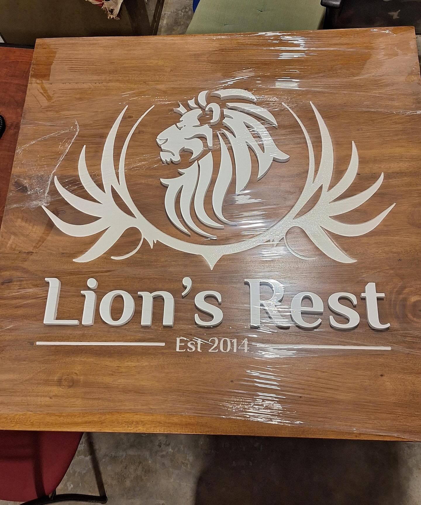 11 years on it's time for a new sign to adorn the front of Lion's Rest.
Raised etched Lazer cut logo and lettering on 3ft x 3ft Mahogany Wood. 🦁🇱🇰