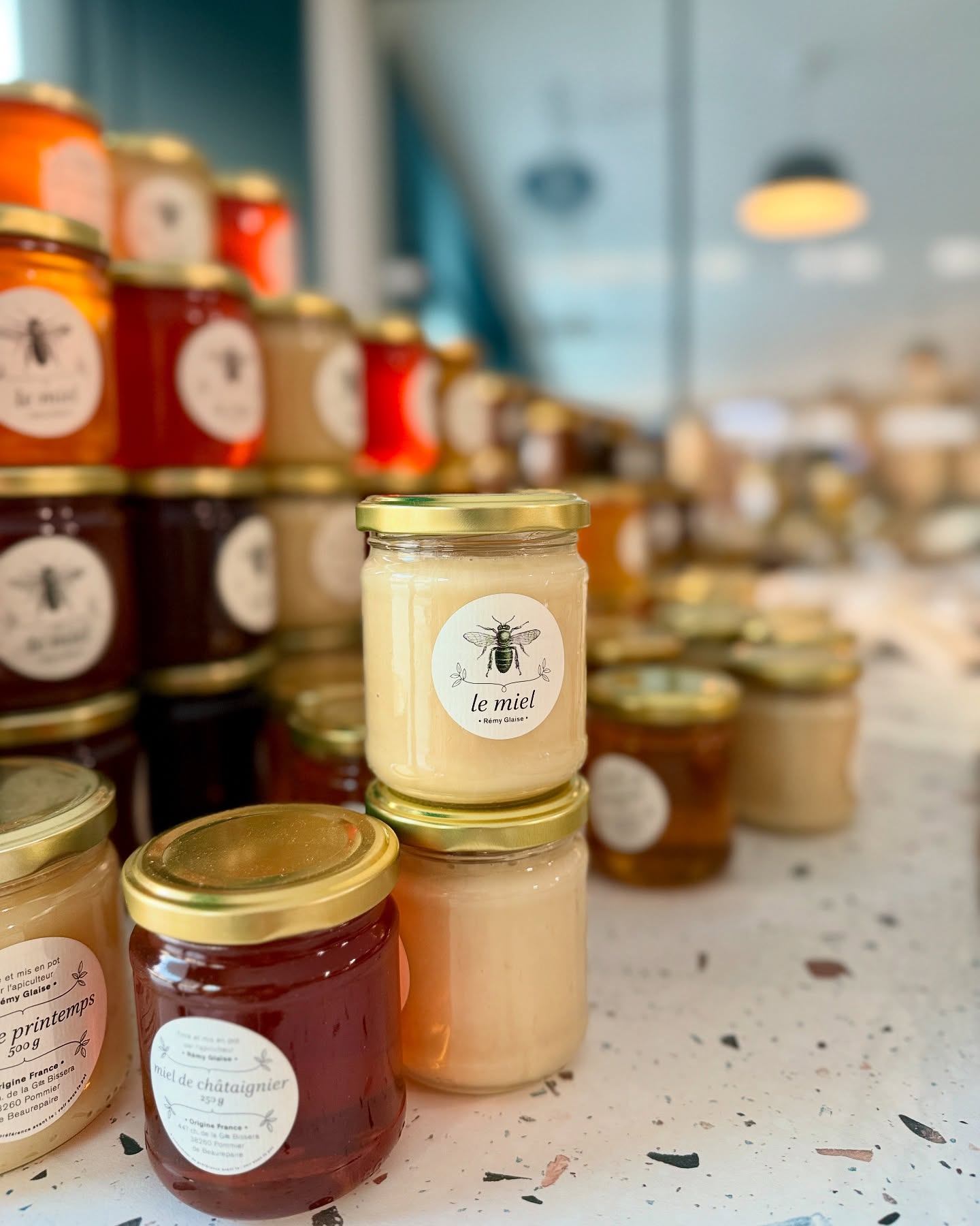 Aujourd’hui, c est animation vente chez #bioderma et #panzani dans leur bâtiment New Age à #lyon !
#lemielremyglaise #auvergnerhonealpes #onlylyon #lyon3 #lyonnais #entreprise #apiary #apiculteur #apiculture #beekeeping #miel #honey #healthy #lunchtime #nature