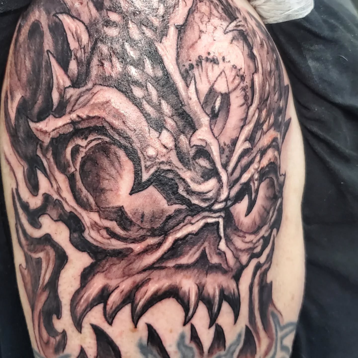 Start of a larger project by @jeffcooktattoos around some existing tattoos. Scroll to see a video time-lapse of the initial sketch into the actual tattoo.
Want cool original art like this for yourself? DM or visit our website!
#courticetattoos #Clarington #originalart #originaltattoos #arteryoriginals #demonic #tattoos