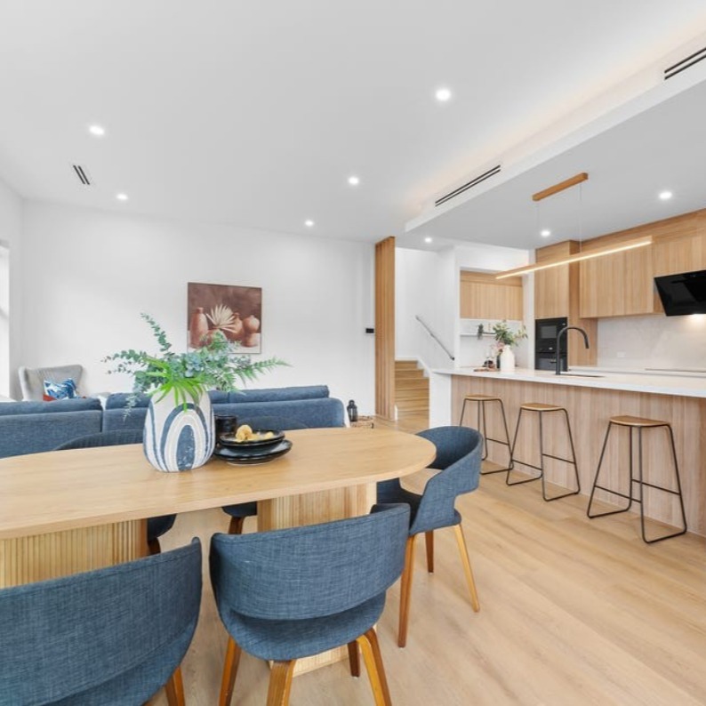 ✨ "Style is a way to say who you are without having to speak." – Rachel Zoe ✨
Transform your space with Styleup Staging! Swipe to see the magic unfold. ✨🏡 #HomeStaging #InteriorDesign #StyleupStaging #dreamhome