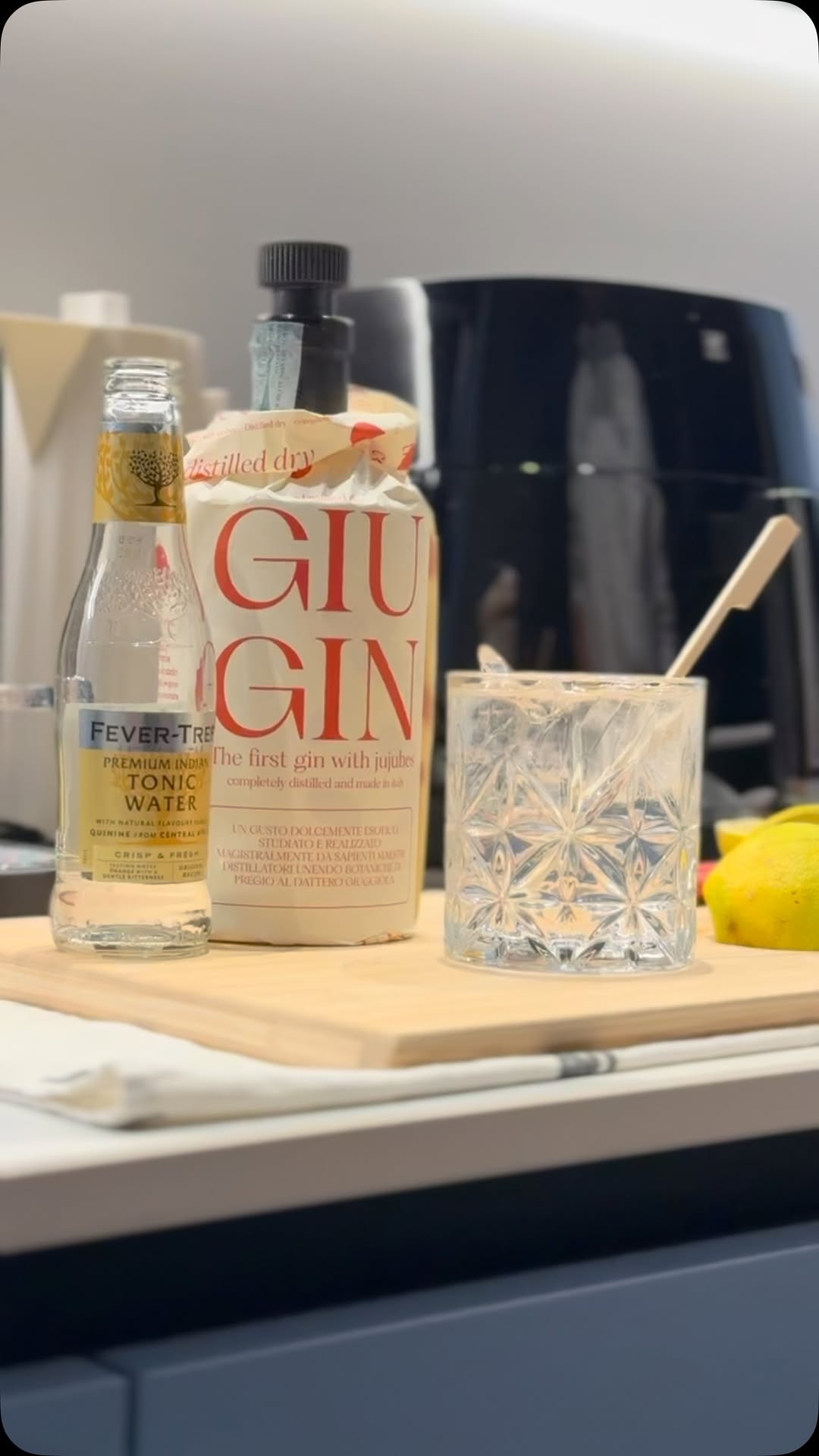 @giugin_official & tonic water! …don’t forget a bergamot slice! ♥️#gintonic #mrgintonic