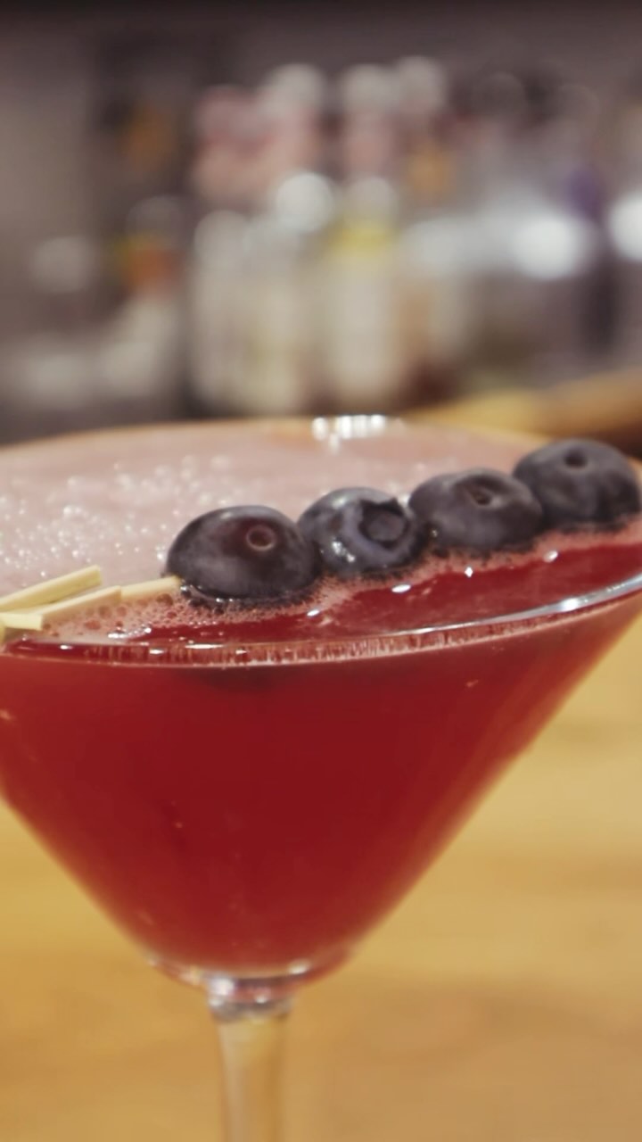 Si Carrie Bradshaw lo bebía, por algo será… 🍸 ¿Te apetece un Cosmopolitan?
📍 Plaza de la Iglesia, La Línea
📲 856 159 168
#copas #lalinea #merienda #cafeteria #campodegibraltar #coctel