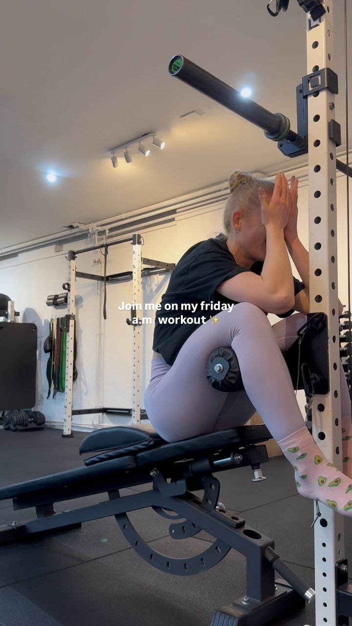 I had 60 mins to train before my 1:1 so I got the tunes on and got the head down ✍🏼 some power work, snatches, jerks (focusing on positions), strict overhead work, hammy & elbow rehab, & core (ew)
Early mornings? No no no.
Early morning workouts? A yes yes yes. 😏
#glasgowpersonaltrainer #femalept #femaleptglasgow #glasgow #fridayworkout