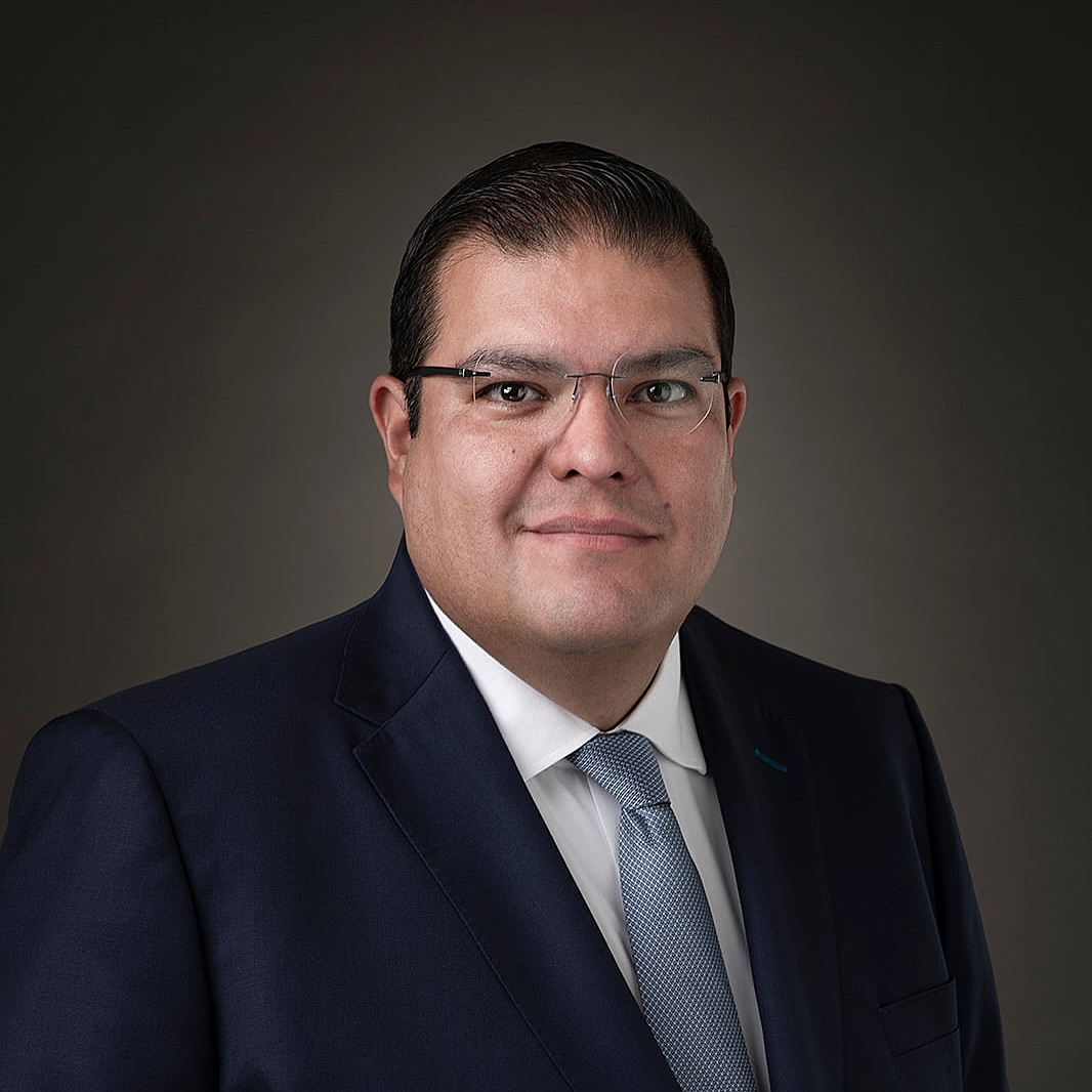 Retrato corporativo básico #corporateportrait #portrait #portraitmf #portraitphotography @profotoglobal #forbes #retratocorporativo #editorialphotoshooty #personalbranding #personalbrandingphotography #personalbrandphotographer #marcapersonal #linkedinportraits #retratoparalinkedin #headshots #headshotphotographer #headshotsession #d800 #photooftheday📷