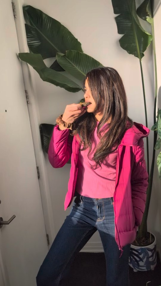 🍫THE VIRAL DUBAI CHOCOLATE IN A COOKIE!🍪
A rich and decadent Double Chocolate Cookie with a delicious Pistachio Kunafa filling, loaded with Milk Chocolate Chips, topped with 70% Dark Chocolate and sprinkled with roasted Pistachios.
Available to order now on www.prettylittlelayerstoronto.ca (link in bio)