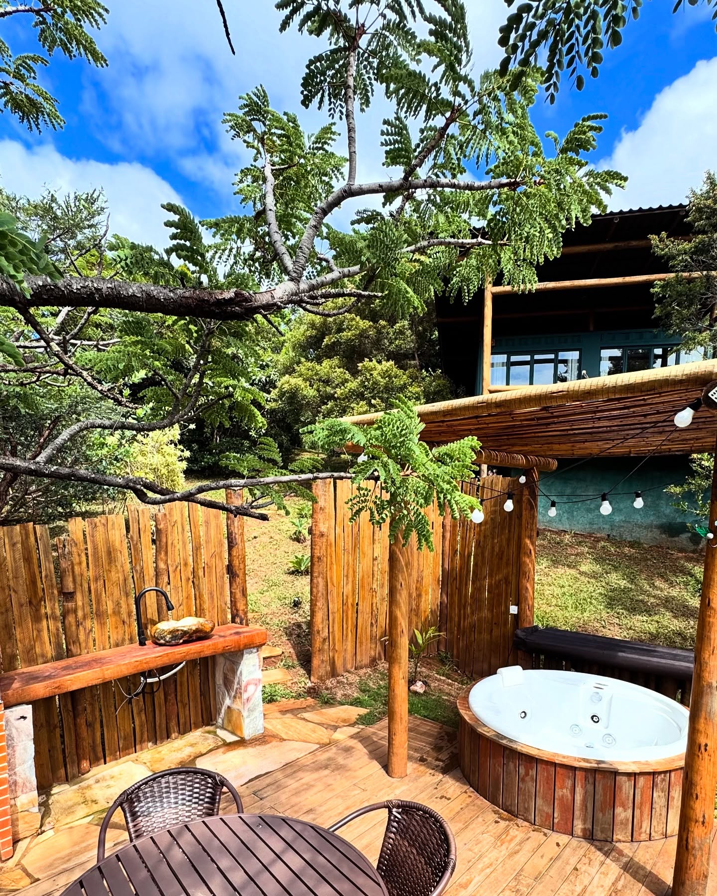 Desconecte-se do caos e conecte-se com a natureza! 🌿
Aqui você encontra paz, conforto e uma experiência única.
Link na bio.
#LapinhaDaSerra #Ecohospedagem #NaturezaEPaz