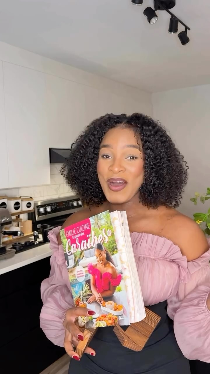 C’est officiel : je serai au @salondela_femme à Montréal!
Retrouvez-moi au Palais des Congrès pour un week-end 100 % féminin et gourmand ! Je vous donne rendez-vous avec mon livre “Le goût des Caraïbes”, mes marinades, mes sauces piquantes “Le goût de ça”, et surtout... des séances de dédicace + dégustation en direct !
Où ?
Au Palais des Congrès de Montréal
Quand ?
* Vendredi 28 mars 2025 de 10 h à 19 h
* Samedi 29 mars 2025 de 10 h à 18 h
* Dimanche 30 mars 2025 de 10 h à 17h
Viens me voir, j’ai hâte de te rencontrer, de signer ton livre et de te faire goûter un petit bout des Caraïbes !
Let’s spice up this salon ensemble !
#LeGoutDeÇa #SalonDeLaFemme #Montréal #foodie