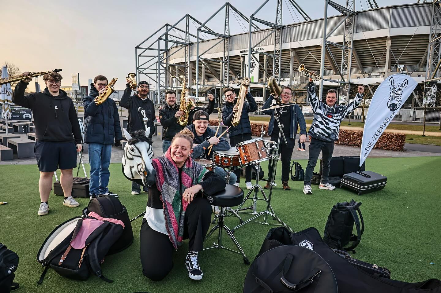 22.03.2025: Megamarsch Mönchengladbach
Am Samstag durften wir früh morgens den Start des Mönchengladbacher Megamarschs musikalisch untermalen. 🎷🎺🥁
Ein tolle Veranstaltung mit toller Organisation 🫶@megamarsch
Fotos 1,2&5: Copyright @sportograf 📸