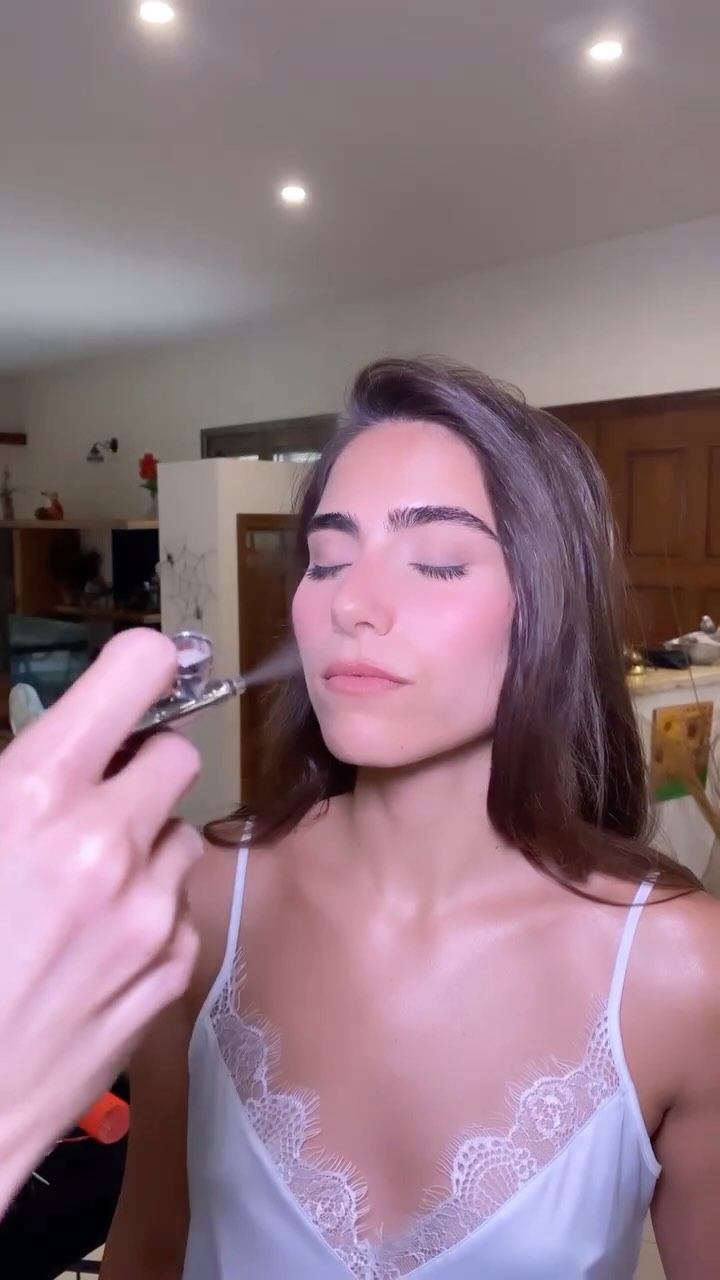 לא משנה באיזו תאורה או זוית את פשוט יפייפיה והיה תענוג לאפר ולסרק אותך
#איפורבאיירבראש @nivamit #מזלטוב טוב יקרה 🦢