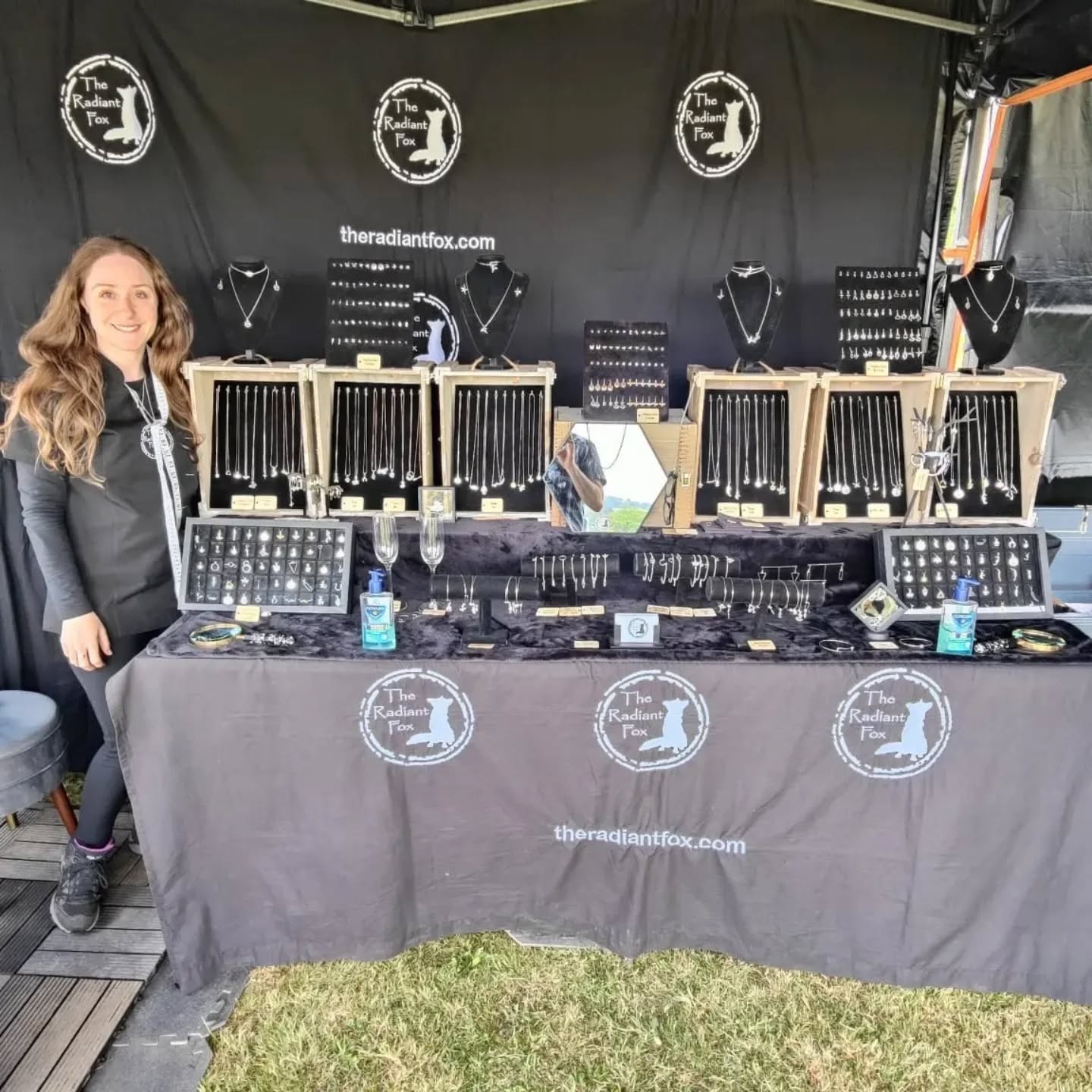 Delighted to be showcasing with @hagleyvillagemarket today between 9 am and 1 pm. Feel free to come along and I would love to make you a piece that is made-to-measure. Alternatively, I offer ready to gift items that would ideal for mother's day gifting.
Hope to see you there.
#theradiantfox #hagleyvillagemarket #made-to-measure #madetomeasure #sterlingsilver #sterlingsilverjewellery #jewellery #giftsforher #mothersday #mothersdaygifts #giftideas