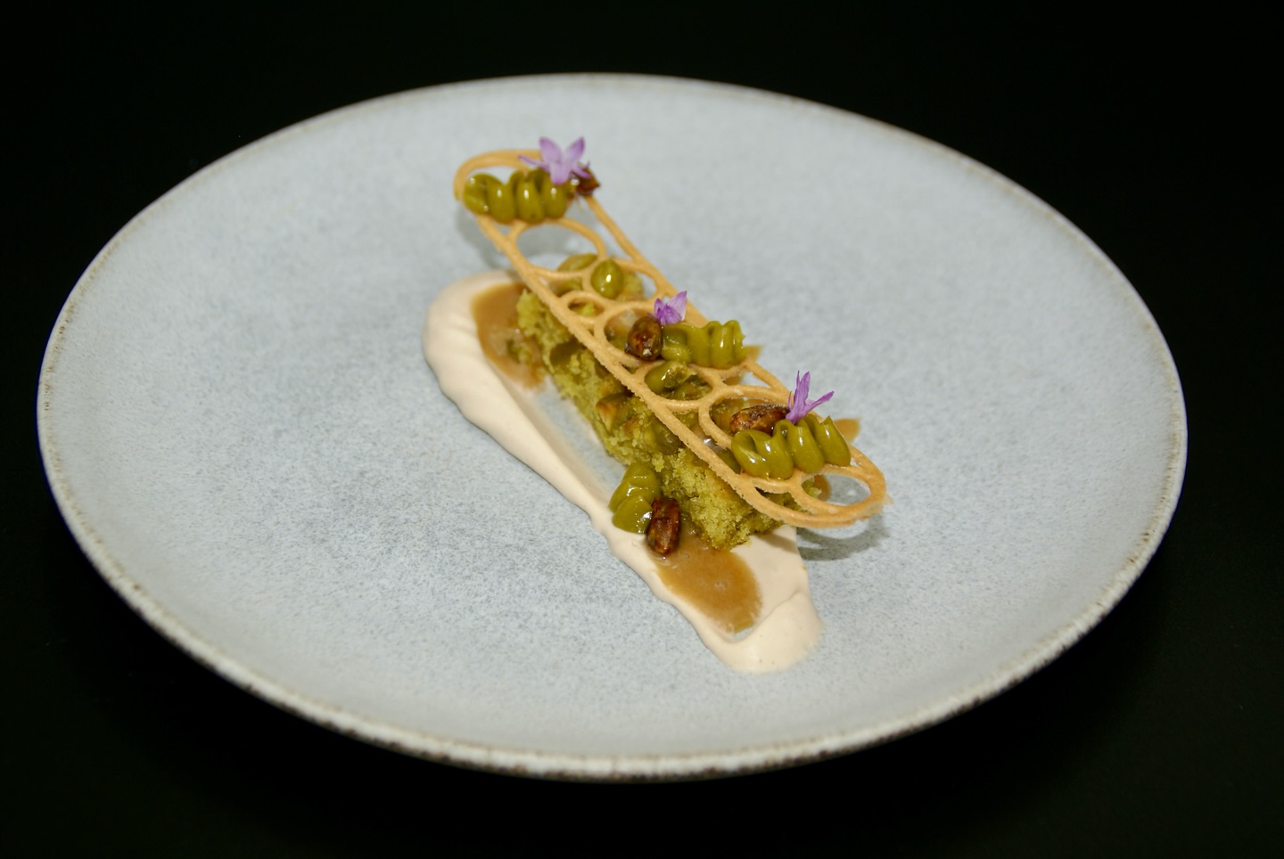 Tonkabohne mit Pistazie & Kaffee
—> jetzt reservieren & geniessen 😋
@graf_kaffee @gaultmillau_schweiz
#finediningrestaurant #finedinning #badenisst #baden #gaultetmillau