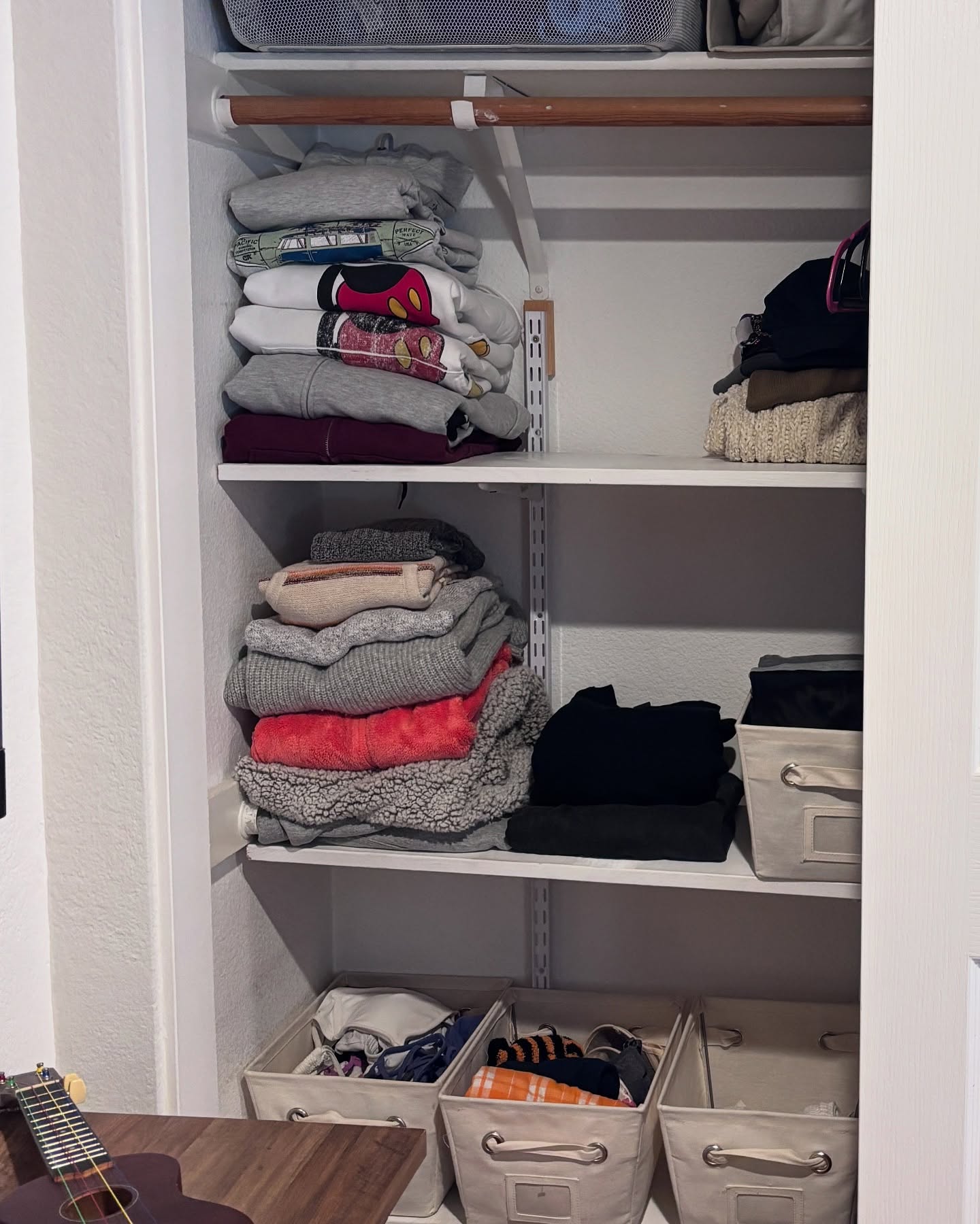 “I can’t believe I had this much space!” – A phrase I hear ALL the time after decluttering and organizing a space.
Most of the time, the issue isn’t a lack of space—it’s too much Stuff and no clear system to keep it organized. And guess what? You don’t need fancy bins to make it work!
Take a moment to go through your clothes and ask yourself:
✔ Do I LOVE it?
✔ Do I WEAR it?
✔ Does it FIT me right now?
✔ Does it make me feel GOOD?
If the answer is NO, it might be time to let it go. Clearing out what no longer serves you will free up space you never knew you had!
✨ Need help setting up a system that works for you? That’s where I come in! DM me to chat about how I can help you reclaim your space.
.
.
.
.
.
#DeclutterYourHome #MoreSpaceLessStuff #HomeOrganization #ClosetDeclutter #ProfessionalOrganizer #cloudytoclearorganizing