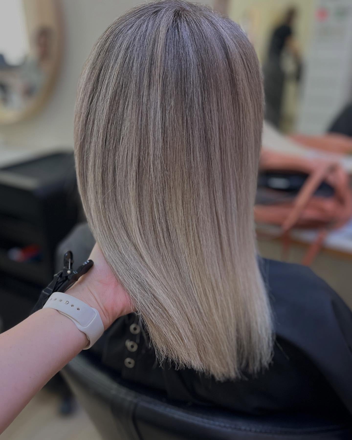 Babylight blond froid Coupe de pointe et Soin aphlexior #espritcoiffure #blondhair #meche